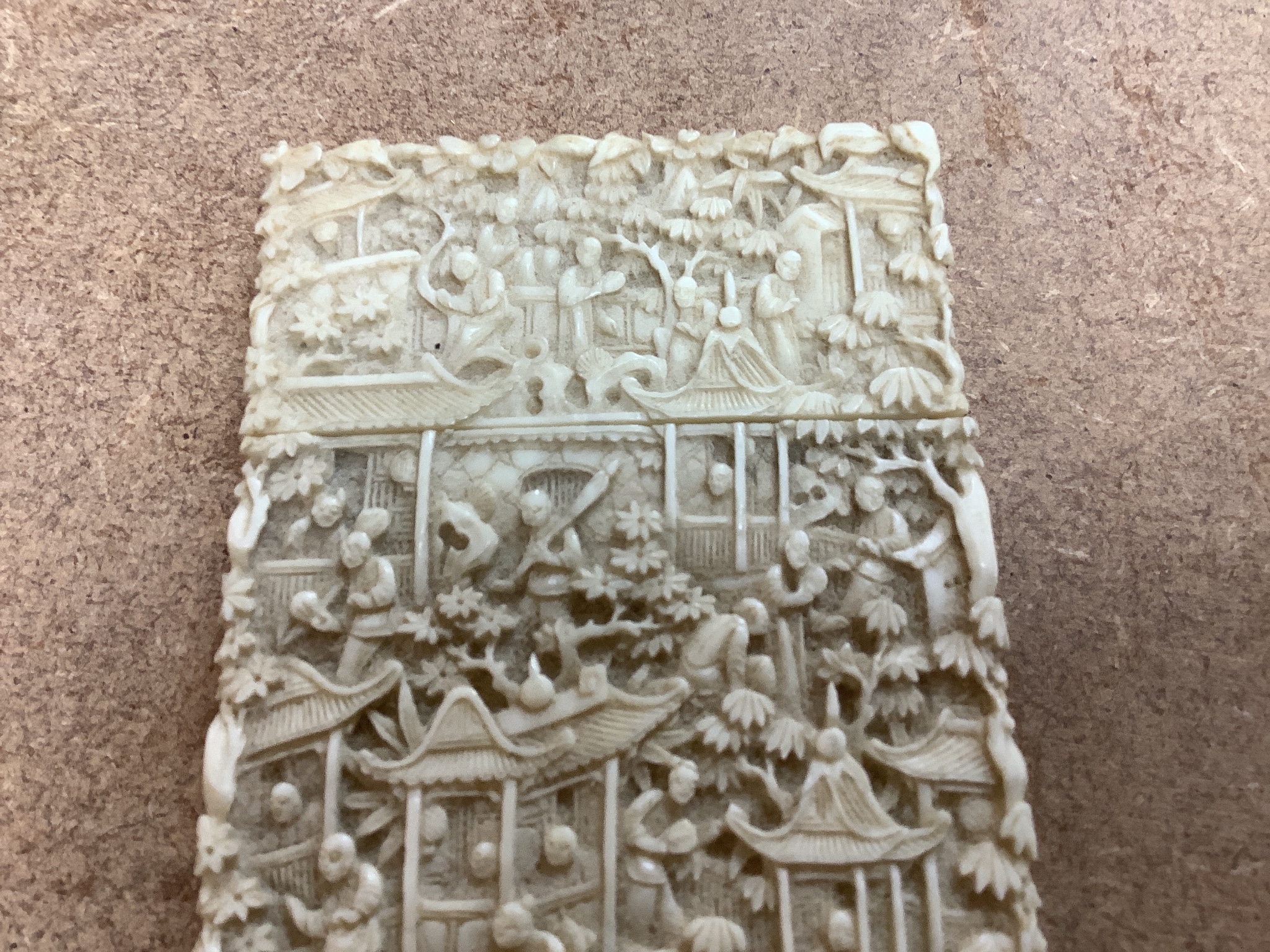 A Chinese Cantonese carved ivory card case, 10.8 cm